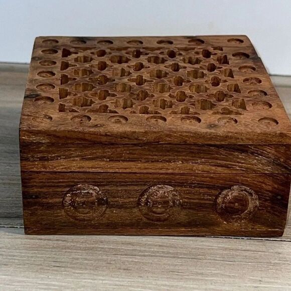 Handmade Small Lattice Cutwork Wood Box - Matr Boomie Bungalow - Picture 5 of 11